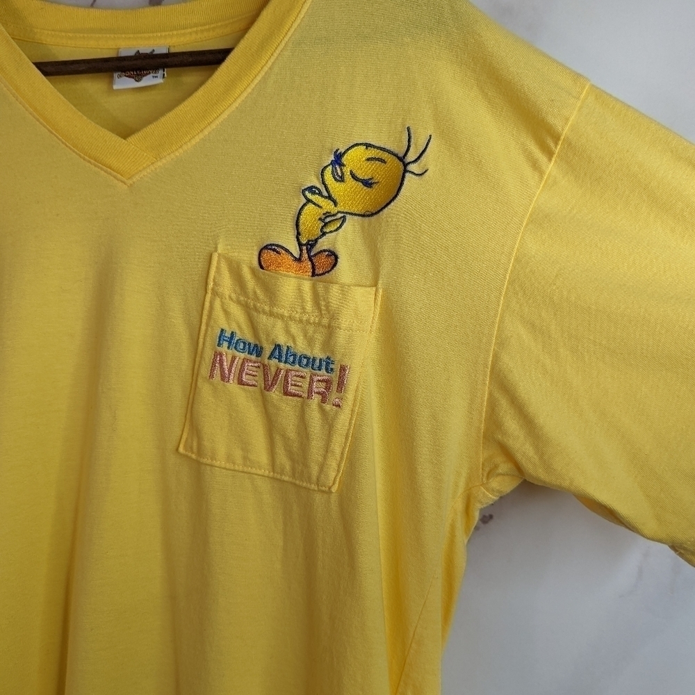 Vintage Looney Tunes T Shirt Size Large 90s Tweety Bird Pocket Tee Yellow Freeze